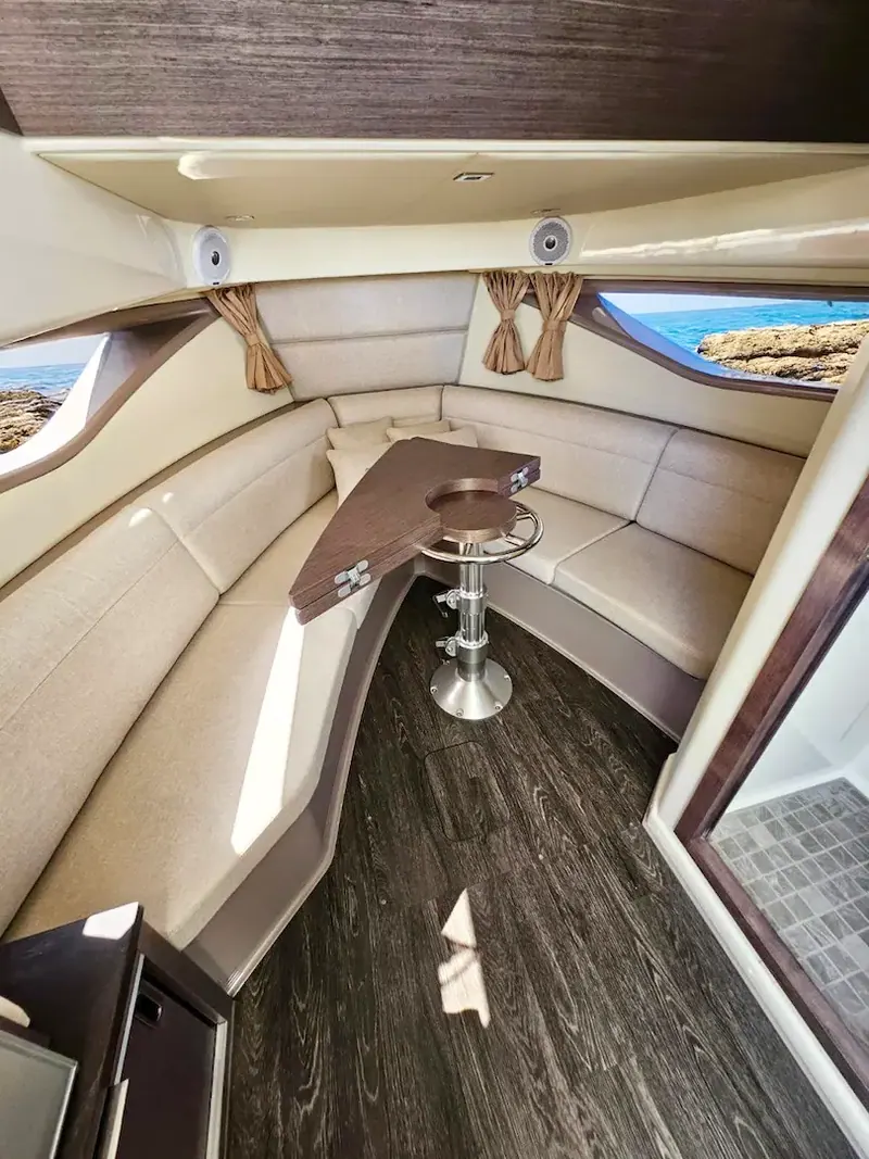 Sea Ray 320