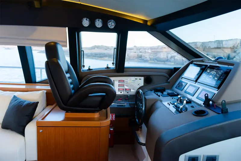 Ferretti 592